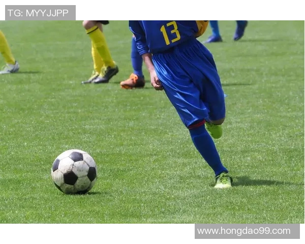 各大足球明星独特踢球风格分析与特点探讨 各大足球明星独特踢球风格分析与特点探讨