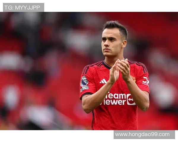 时尚男短发足球明星的魅力与风格解析让你领略球场内外的潮流风范